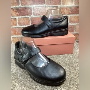 Propet Orthotic womens black Mary Jane Flats size 9.5 EW (4E)
